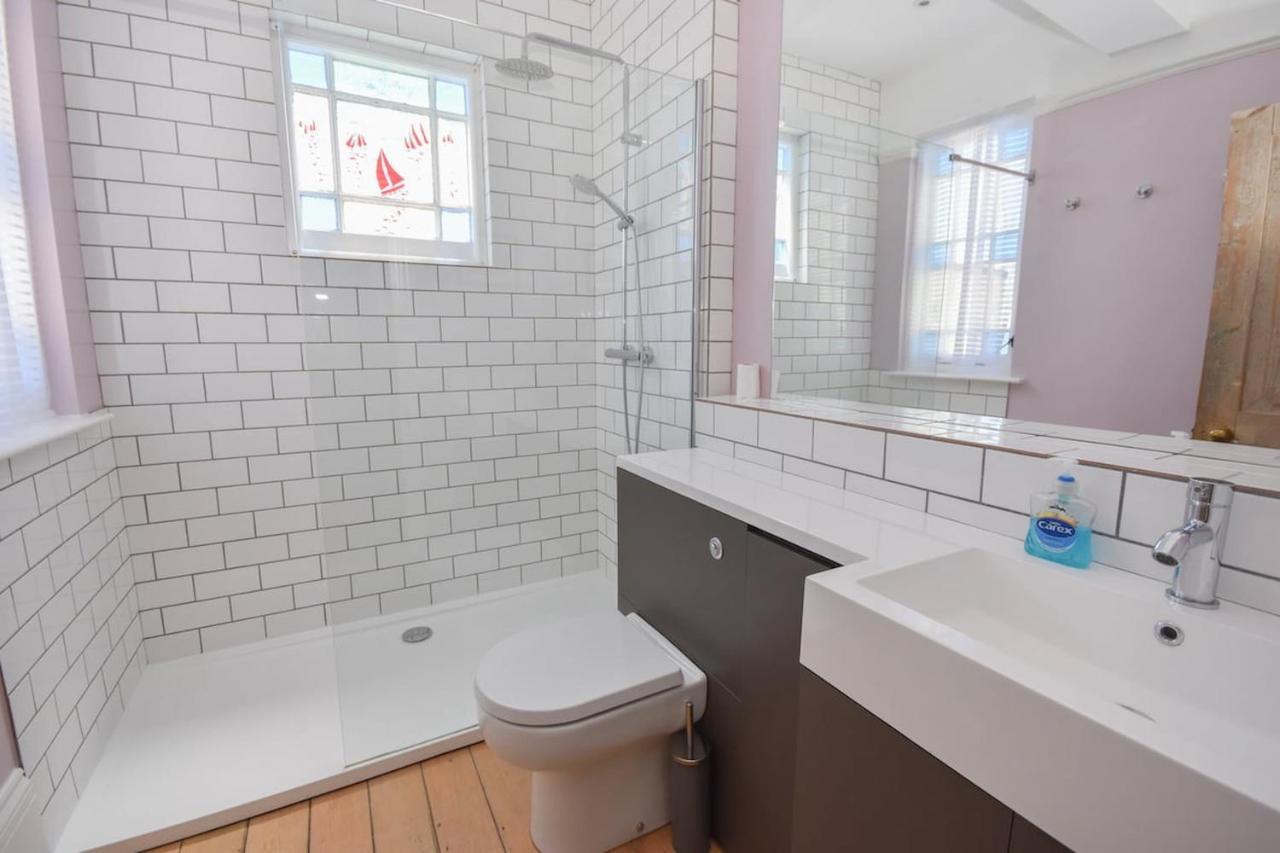 Arden Villa, Sleeps 8, Moments From The Golden Sandy Beach Of Ryde Ryde  Bagian luar foto