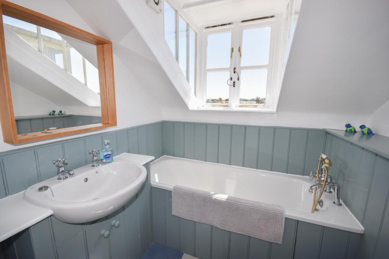 Arden Villa, Sleeps 8, Moments From The Golden Sandy Beach Of Ryde Ryde  Bagian luar foto