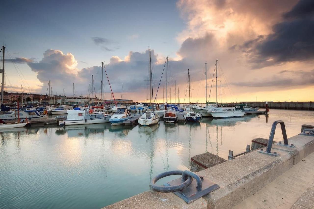 Arden Villa, Sleeps 8, Moments From The Golden Sandy Beach Of Ryde Ryde  Bagian luar foto